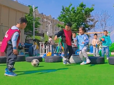 李沧区苍山路幼儿园：阳光户外体育运动精彩纷呈！