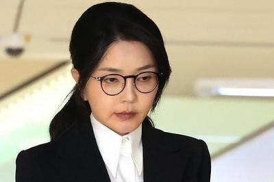 金建希涉嫌“卖官鬻爵”案被求刑7年半