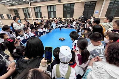 打卡集章、有奖问答、亲手操控水下机器人……海洋所举办公众科学日活动