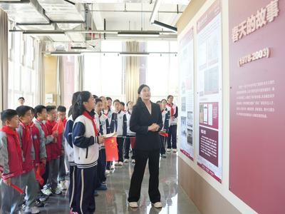 青岛理工大学“获赠国旗展厅”启用
