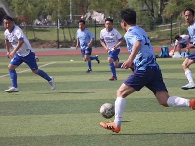 曲阜师大第三届“国赫通杯”校友足球赛在青开赛