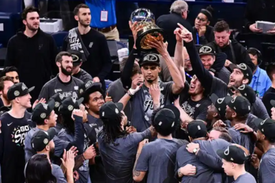 马刺淘汰雷霆！时隔12年重返NBA总决赛