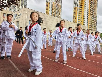 崇德小学跆拳道校队正式成立，携手市北跆协助力少年逐梦赛场