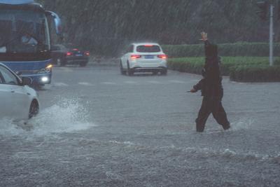 暴雨、沙尘暴双预警齐发，四川广西等地局地有大暴雨