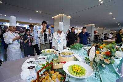 第四届中国海洋美食文化节暨2026中华民族美食文化节在青岛启幕