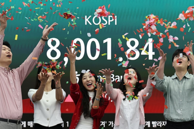 韩国综合股指KOSPI盘中突破8000点，创历史纪录