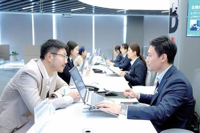 青岛自贸片区才企集团专门团队“一对一”服务，助企“过三关”闯海外