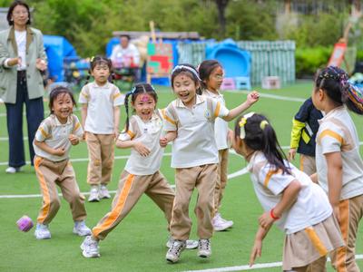 青岛：多彩活动迎“六一”