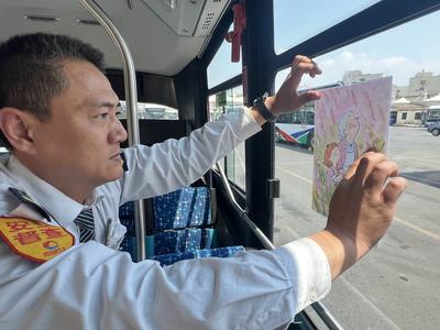 末班车延时、适老化升级！青岛410路公交惠民服务“上新”