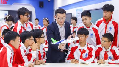 青岛：探索航空奥秘 点亮科学梦想