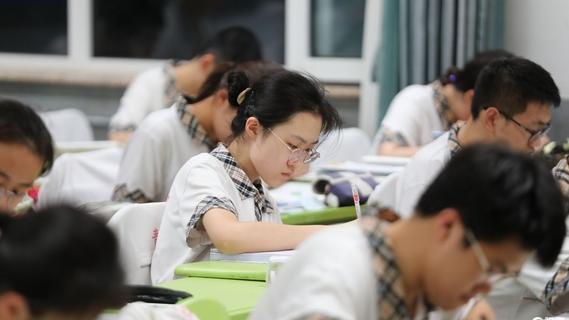 高考临近，青岛高三学子争分夺秒
