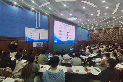 “政辅讲堂上门讲政策”走进中国海洋大学，护航毕业生逐梦青岛