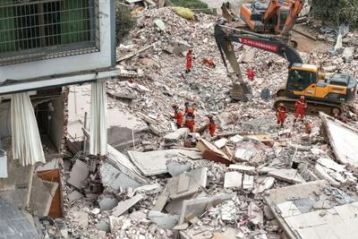 直击柳州地震震中太阳村镇：搜救不眠，安置有序