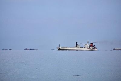 美军在阿曼湾登船搜查一艘伊朗油轮