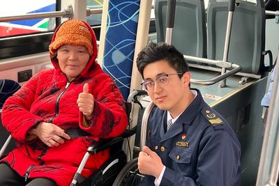 守护老人出行路！青岛巴士364路“敬老专线”擦亮服务名片