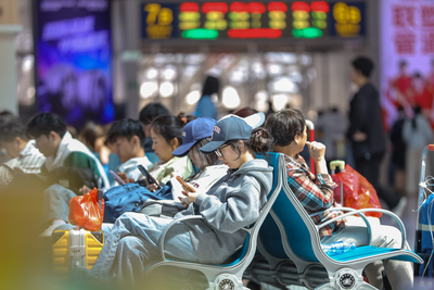 五一假期全社会跨区域人员流动量预计超15亿人次