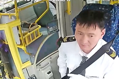 危急时刻勇担当！青岛巴士驾驶员与乘客合力救人再登央视