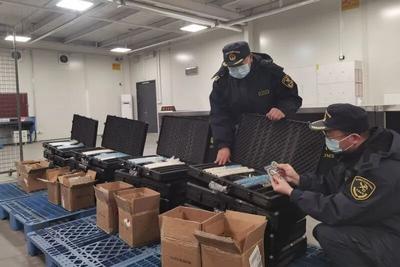 青岛胶东机场海关在出口快件中查获赌博用筹码2万枚