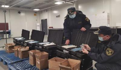 青島膠東機場海關在出口快件中查獲賭博用籌碼2萬枚