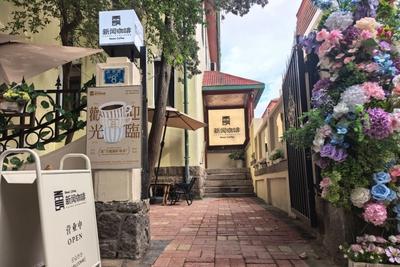 悬疑剧取景地、报纸主题咖啡馆，青岛这条老街太好逛了！