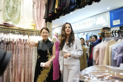 武契奇夫人在上海“买买买”，不到1小时，买了三套西服、一条旗袍