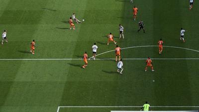 德国2-1绝杀科特迪瓦提前出线，荷兰5-1大胜瑞典