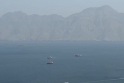 伊朗军方宣布关闭霍尔木兹海峡