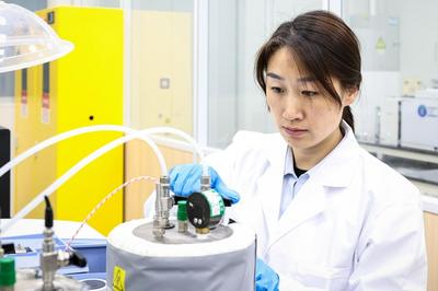 中国“纯硅”成功突破！我国攻克硅基量子芯片关键材料