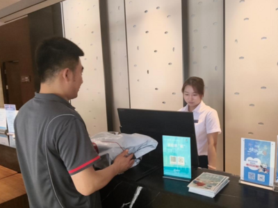 城阳：“轻松旅‘城’”让游客出行“人包分走”