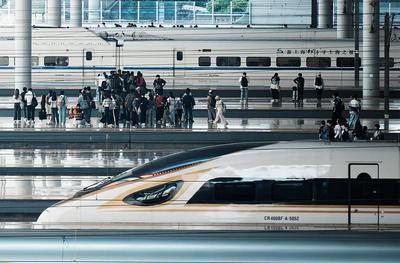 今年前五个月全国铁路发送旅客19.69亿人次，创历史新高