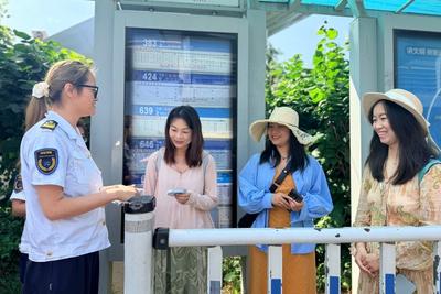 一把小扇子的“巧思”！崂山巴士创新形式让安全宣讲更接地气