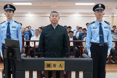 非法收受财物1.52亿余元，中国海油原副总经理袁光宇一审被判死缓