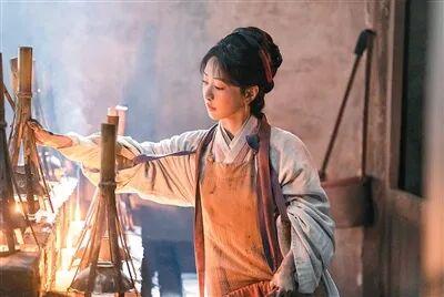 杨紫在《人民日报海外版》发文：演员花了多少功夫在角色里，观众都能看得到