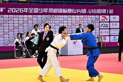 近800名柔道小将齐聚青岛，全国少年柔道锦标赛国信体育馆开赛