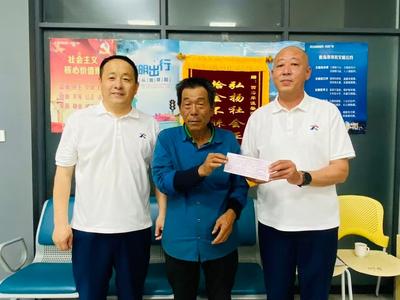 收车时捡到一张10万元大额存单，青岛这位公交驾驶员的举动真暖心……