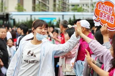 特别提醒：外语考试14时45分后禁止入场