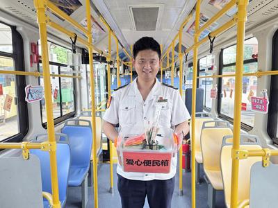 传递“车轮上的温度”！隧道1路公交打造“高考加油”主题车厢