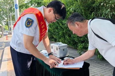 外地游客接连点赞！青岛巴士志愿者温情守护沿海一线