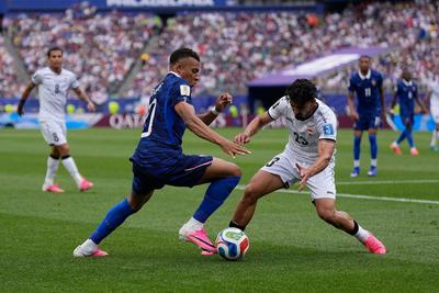 法国3-0伊拉克，小组赛两连胜提前出线