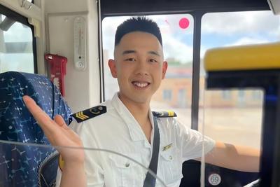平凡岗位彰显服务初心！青岛巴士驾驶员为城市文明增添温暖底色