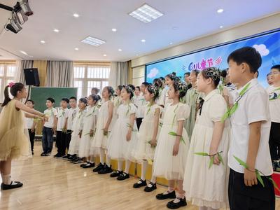 青岛鞍山二路小学开启“十个一项目”展示系列活动