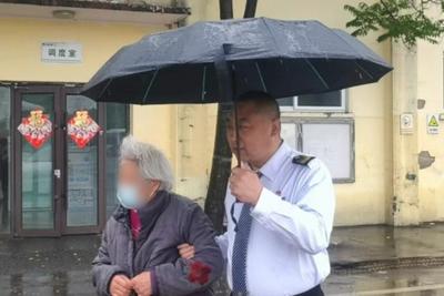 外地“宝妈”乘车被温暖礼遇！青岛公交擦亮城市文明最美底色