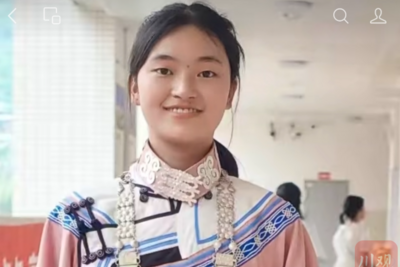 彝族姑娘查分后转头先喂猪，她心仪的大学回应了！