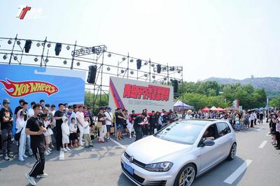 狂飙飞车燃动藏马山！​2026CCPC车王争霸赛在青岛开赛