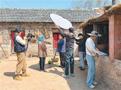 央媒看青岛 | 《人民日报海外版》关注青岛：短剧让土地“生金”