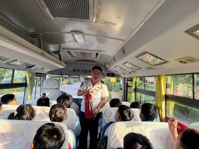 安全生产月，青岛温馨校车为孩子们送上别样“护身符”