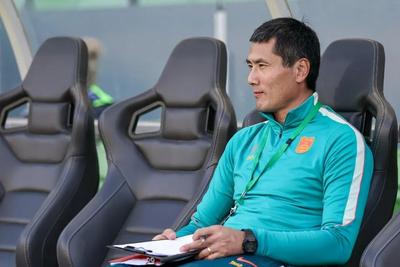 中国男足主帅邵佳一：希望全队为武磊而战