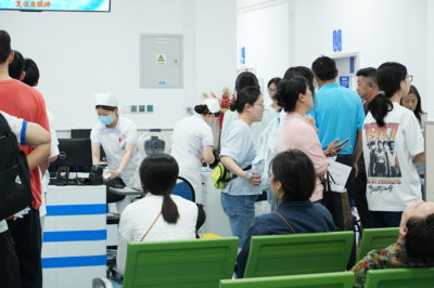 高考过后，角膜屈光科迎来摘镜就诊高峰