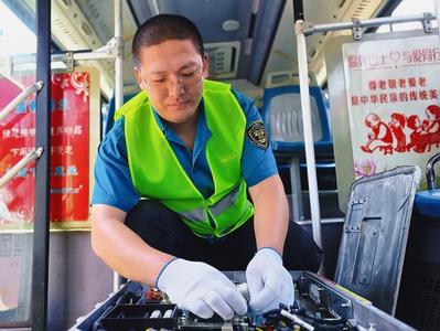 新能源车核心部件自主维修！西海岸公交维保人员技术创新再突破