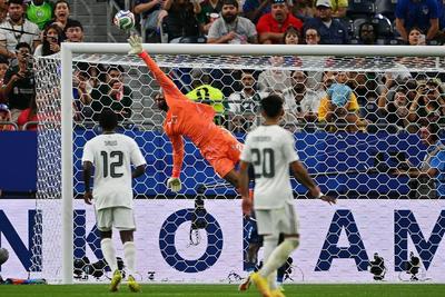 世界杯H组：乌拉圭0-1不敌西班牙，佛得角0-0战平沙特阿拉伯